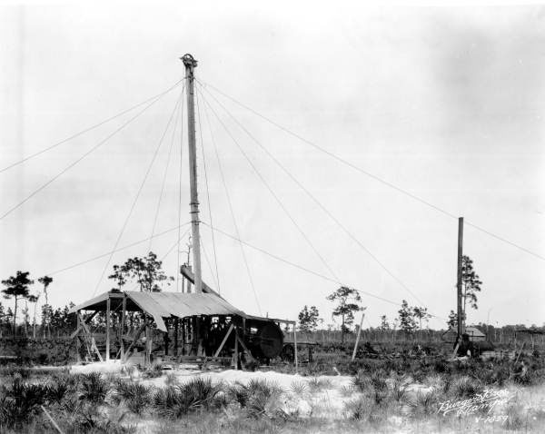 Oil Rig at Frostproof, 1926. Taken by the Burgert Brothers Studio of Tampa, archived by the Florida Department of State, Division of Library and Information Services.